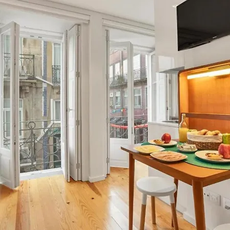 Lovely Shinny Flats With Balcony - Clerigos