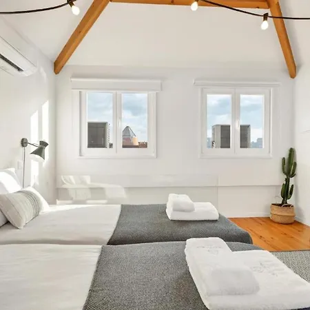 Lovely Shinny Flats With Balcony - Clerigos Porto