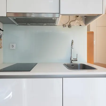 Lovely Shinny Flats With Balcony - Clerigos Apartman Porto