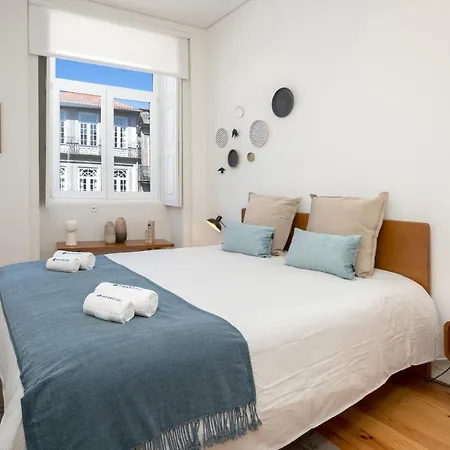 Lovely Shinny Flats With Balcony - Clerigos Apartman