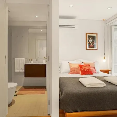 Apartment Lovely Shinny Flats With Balcony - Clerigos *