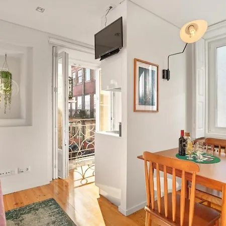 Lovely Shinny Flats With Balcony - Clerigos Apartment