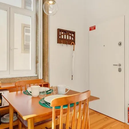 Lovely Shinny Flats With Balcony - Clerigos Apartment