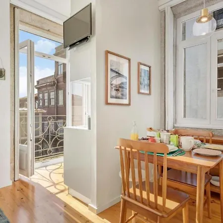 Lovely Shinny Flats With Balcony - Clerigos Apartment