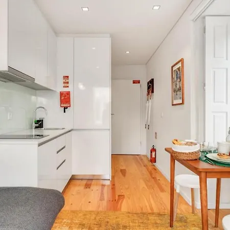 Lovely Shinny Flats With Balcony - Clerigos Apartment Porto
