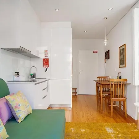 Lovely Shinny Flats With Balcony - Clerigos Apartment