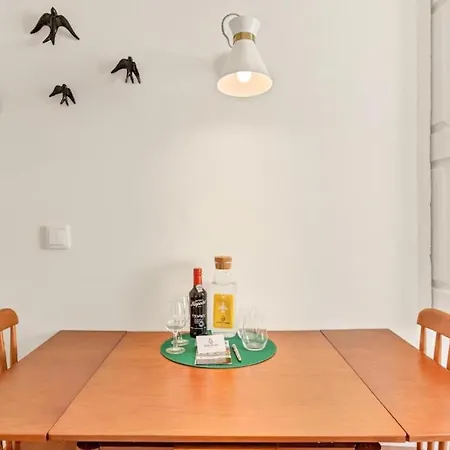 Apartment Lovely Shinny Flats With Balcony - Clerigos *