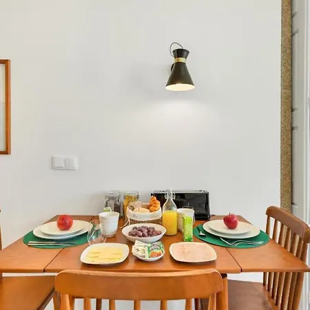 Apartment Lovely Shinny Flats With Balcony - Clerigos *