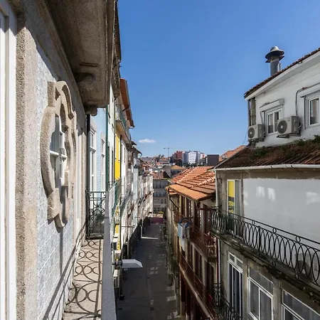 Apartment Lovely Shinny Flats With Balcony - Clerigos