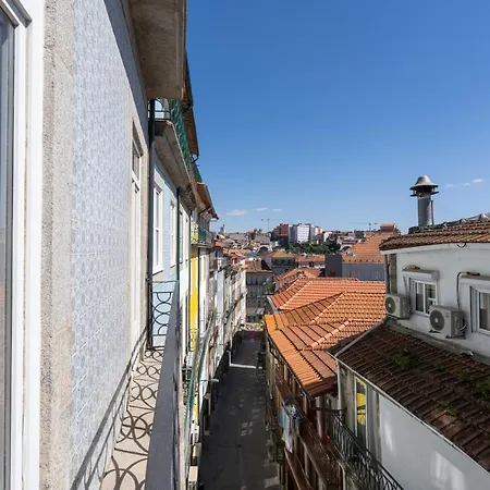 Lovely Shinny Flats With Balcony - Clerigos